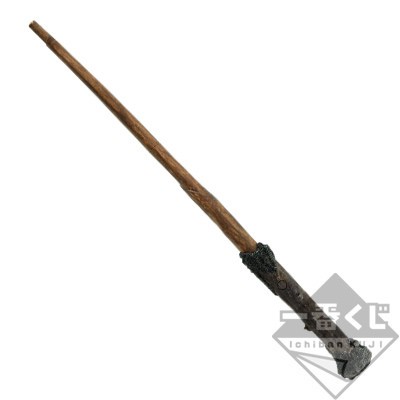 5cm～40cm,分别为:   ▪哈利波特 的冬青木魔杖(11寸,凤凰羽毛)