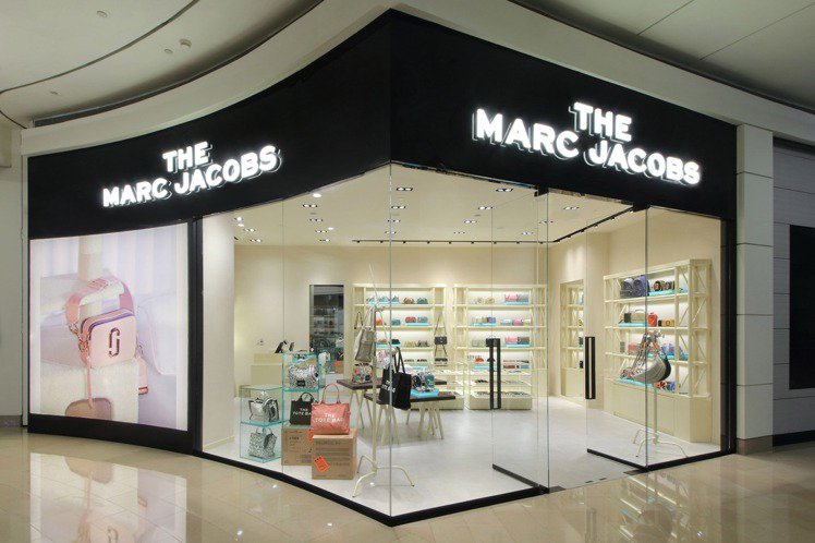 史努比主题后背包超可爱!the marc jacobs配饰专卖店独家上市